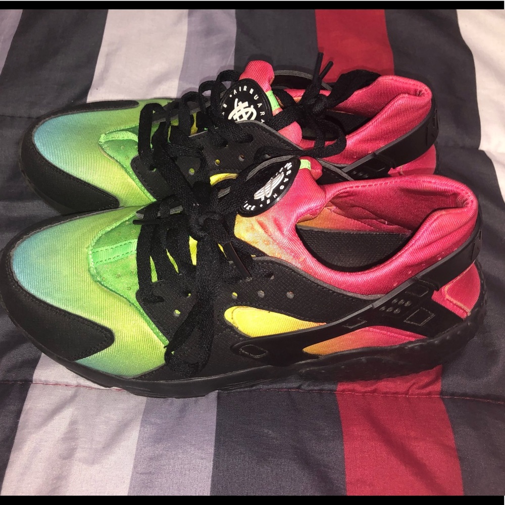 Men or women tennis shoes
